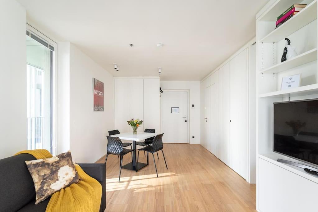Smart With Terrace By Hm Viena