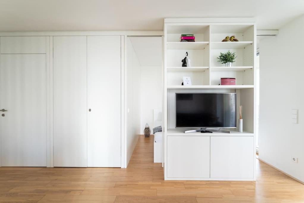 Smart With Terrace By Hm Viena